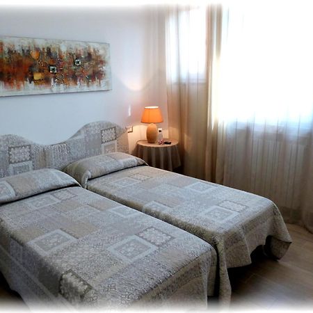 Marinella Guest House Cornale Phòng bức ảnh