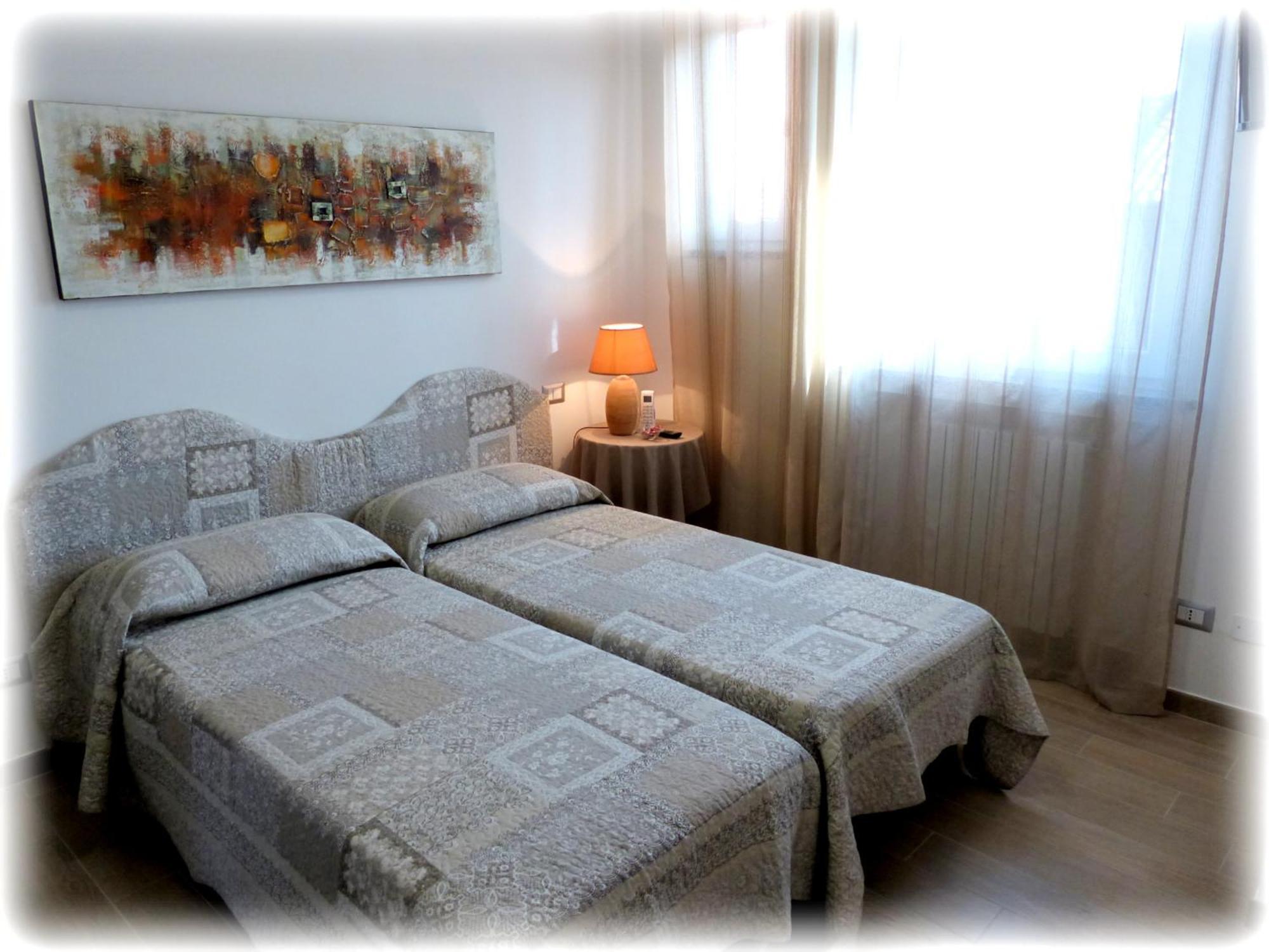 Marinella Guest House Cornale Phòng bức ảnh